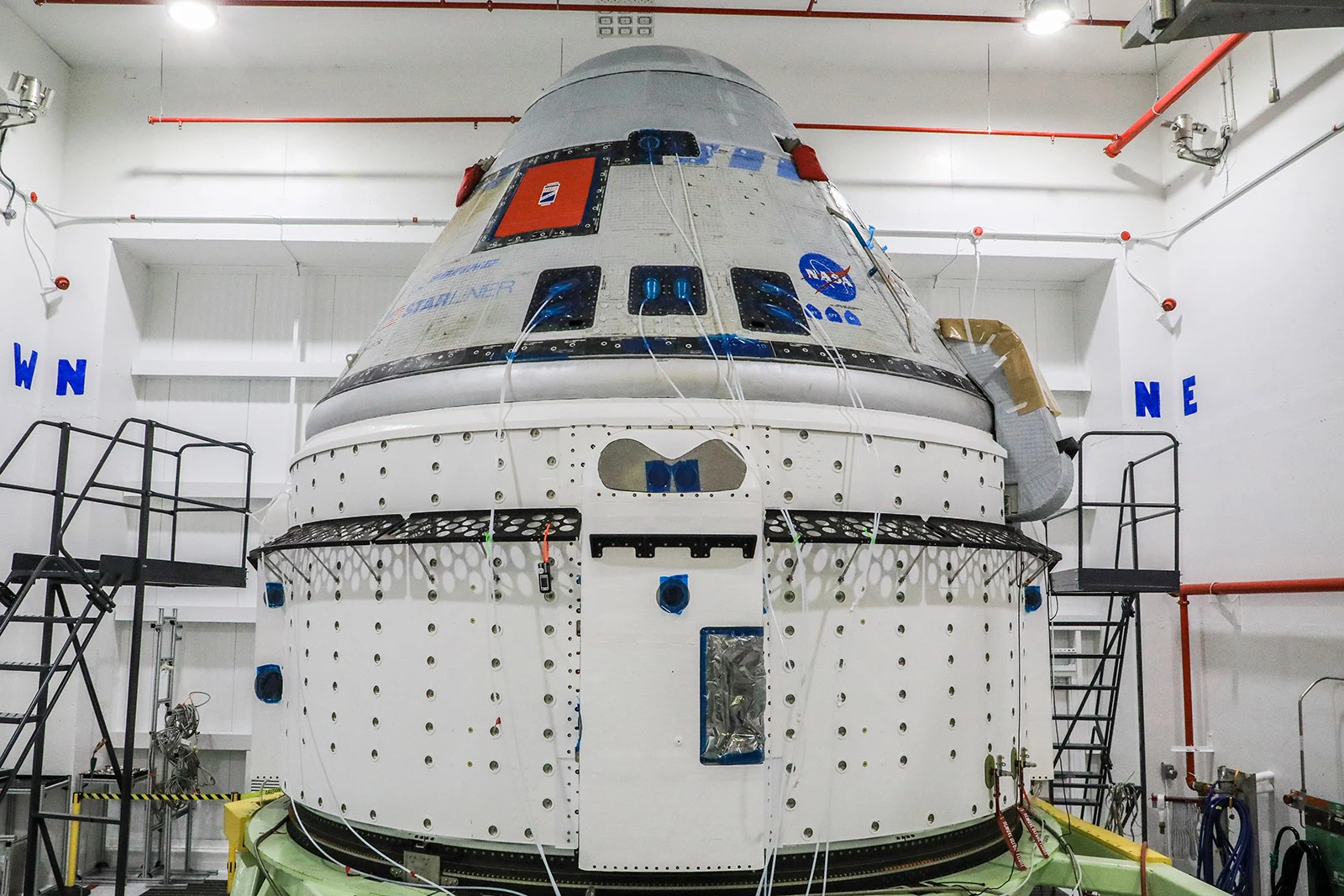 Vaisseau Starliner-1 en préparation pour des essais au Kennedy Space Center, Floride, juillet 2026.